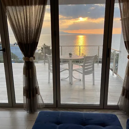 Sunny Coast Апартаменты